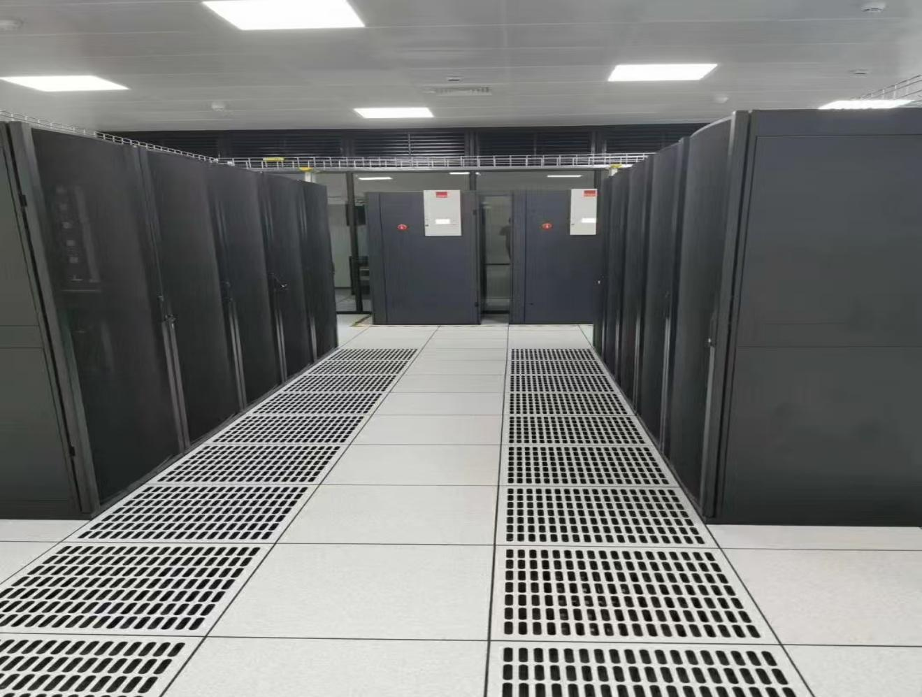 数据中心高架地板选型指南：荷载、防静电、气流与施工怎么选